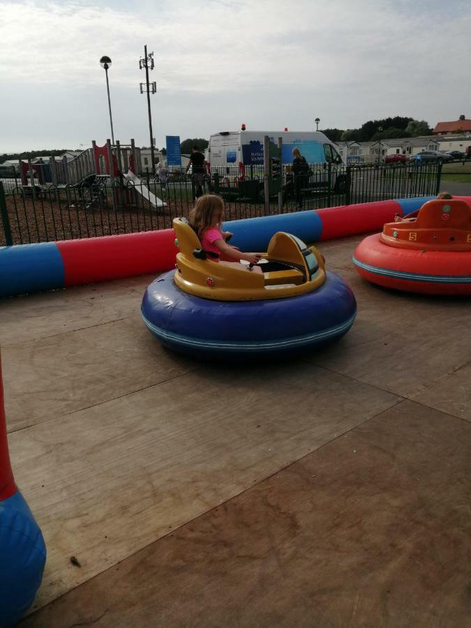 Chapmanholidaylets Cayton Bay エクステリア 写真