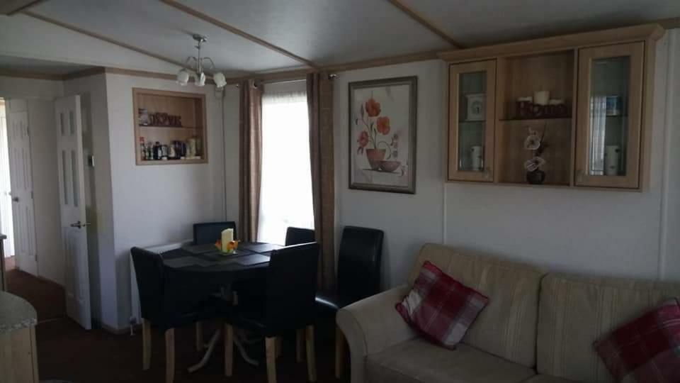 Chapmanholidaylets Cayton Bay エクステリア 写真